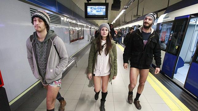 Viajeros de Metro de Madrid se quedan en ropa interior