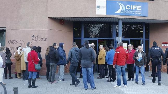 «Financial Times» cree que la economía española «empieza a emerger de la oscuridad»