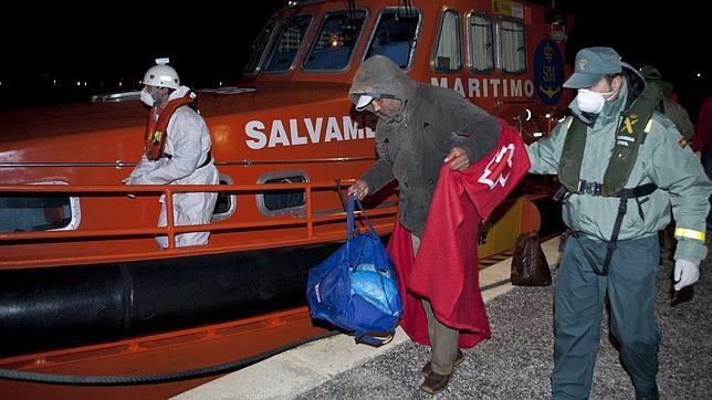 Rescatados más de 60 inmigrantes que trataban de entrar en España en varias pateras