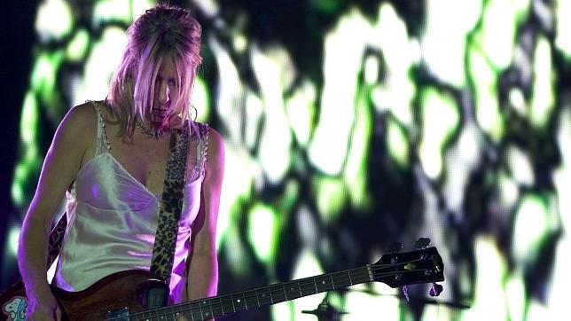 Kim Gordon, de Sonic Youth, y otras grandes bajistas del mundo del rock