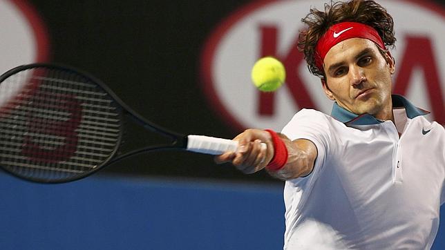 Federer avanza sin problemas
