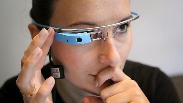 Una mujer irá a juicio por conducir con las Google Glass puestas