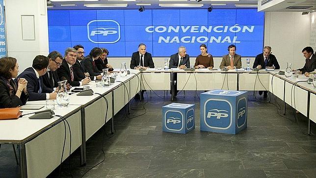 Cospedal impulsa la Convención Nacional del PP reuniendo a todos los ponentes