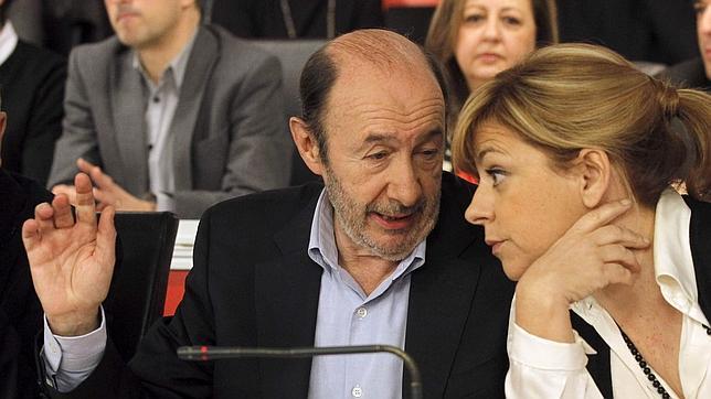 Rubalcaba insta al partido a arropar al PSC y a Pere Navarro