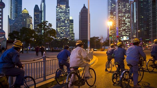 China creció en 2013 al ritmo más bajo en 14 años, aunque superó sus expectativas