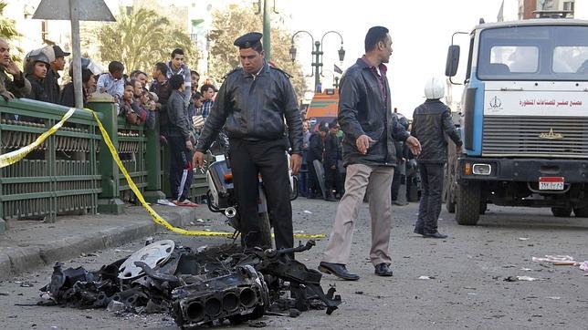 Al menos cuatro muertos en El Cairo tras un ataque suicida frente a la sede de Policía