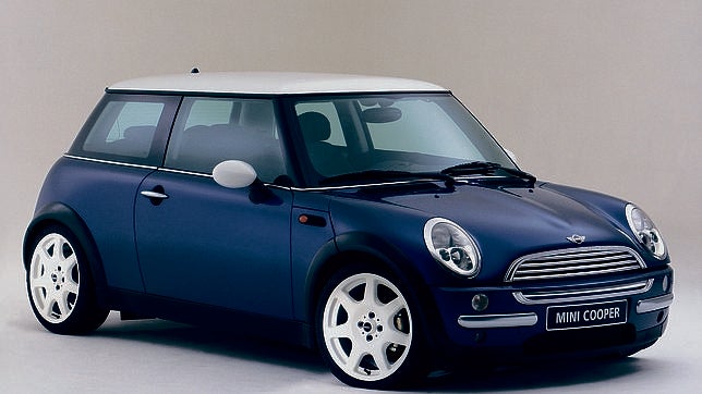 Roban un camión con ocho Mini Cooper en Madrid