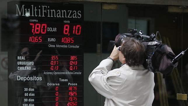 Argentina anuncia que la autorización a particulares para comprar dólares se mantendrá en el tiempo