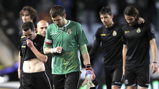 La plantilla del Racing amenaza con no jugar la Copa si no dimite la directiva