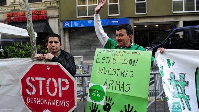 Barcelona asume la propuesta de la PAH y multará a los bancos con pisos vacíos
