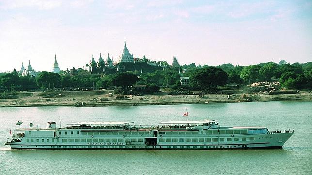El barco camino de la ciudad de Mandalay