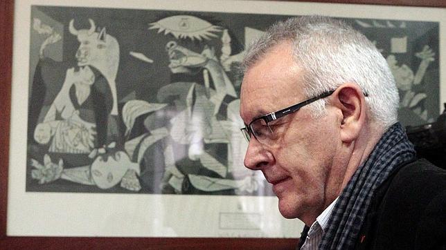 Cayo Lara pide ahora al Gobierno «generosidad» con los asesinos encarcelados de ETA
