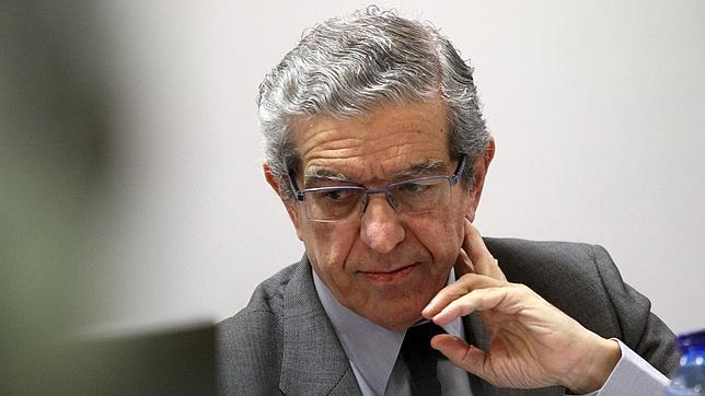 Unicaja impone más despidos y recortes a Ceiss para cerrar su compra