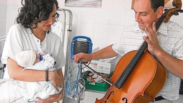 Los niños prematuros ganan más peso con ayuda de la música