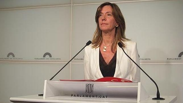 La diputada del PSC pagó con la tarjeta del parlamento 5.000 euros en billetes de AVE