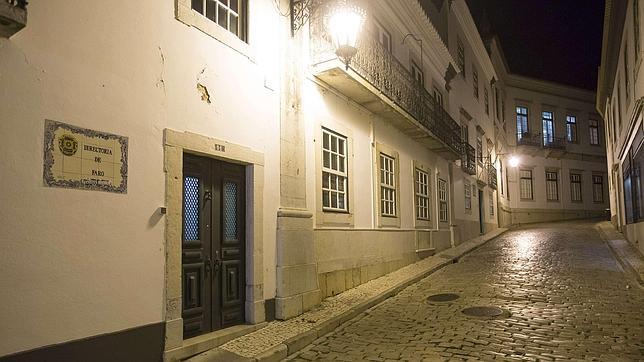 Scotland Yard investiga a tres exempleados del hotel donde desapareció Maddie