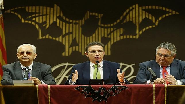 El PP acusa a la AVL de enfrentarse al «sentimiento del pueblo valenciano»