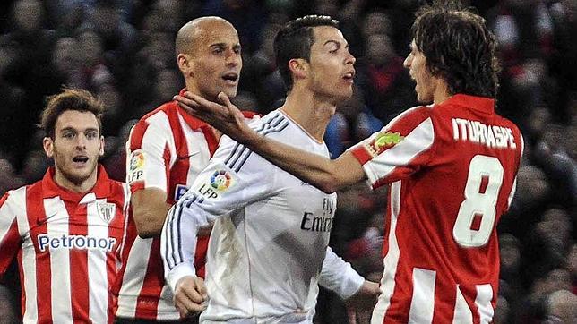 Cristiano, expulsado, por «golpear a un contrario con la mano»