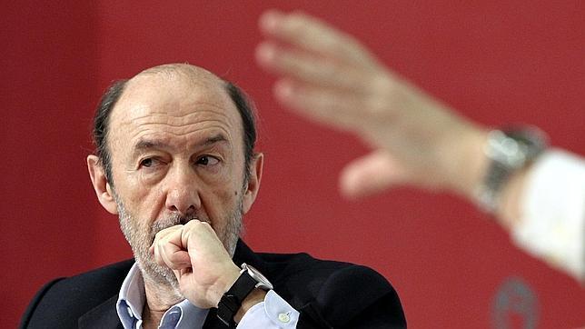 Rubalcaba asegura que las palabras de Rajoy no van a cambiar la postura del PSOE en «temas de Estado»