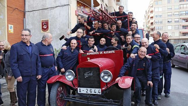 Más de medio siglo de Bomberos en la calle Italia de Alicante