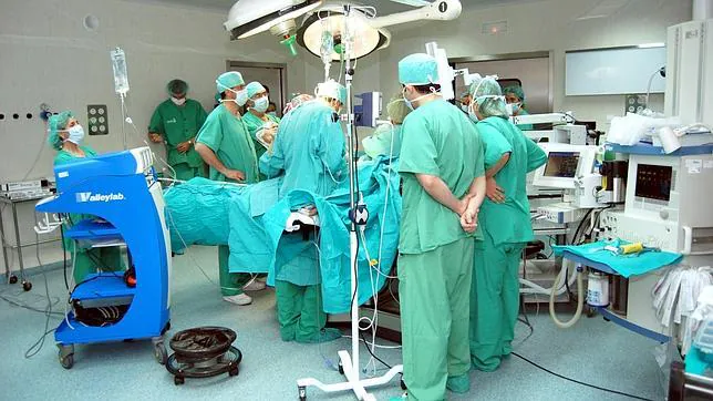 Reabren un quirófano en el Vall d'Hebron para reducir la lista de espera cardiaca