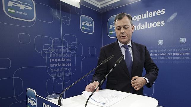 Cospedal preside en Sevilla la Junta Directiva que certifica el relevo de Zoido