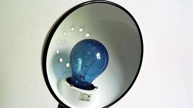 Industria obligará a las eléctricas a ofrecer precios fijos a consumidores vulnerables