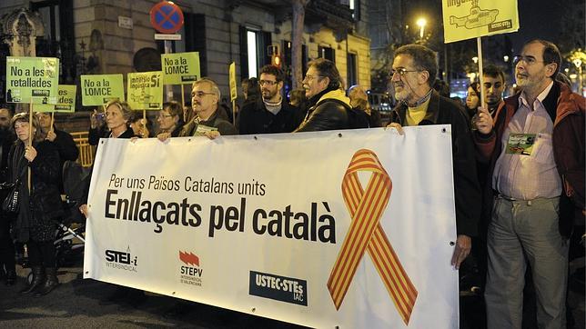 Somescola se concentrará ante el TSJC contra la «enésima agresión» al catalán
