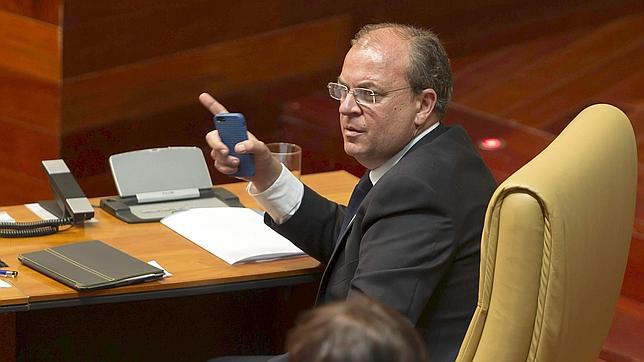 Monago ejerce de verso suelto y publicará su propia balanza fiscal