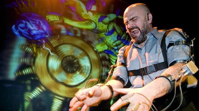 Marcel·li Antúnez, con una de sus creaciones