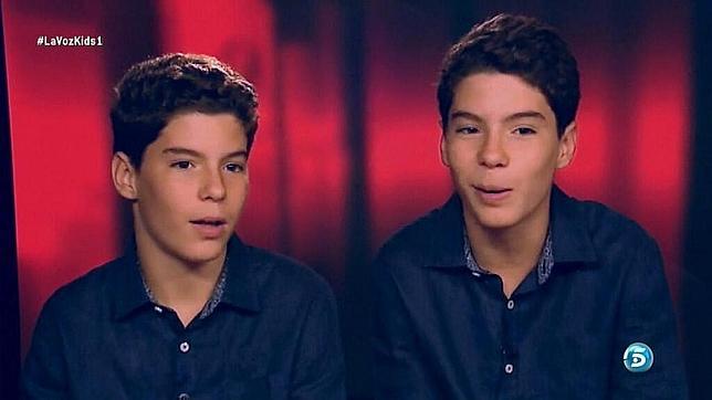 Los gemelos sevillanos de «Menuda Noche» triunfan en el estreno de «La Voz Kids»
