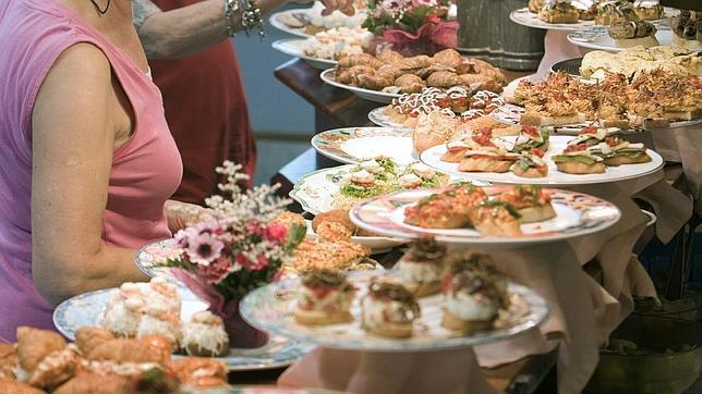 Una barra de pintxos en San Sebastián
