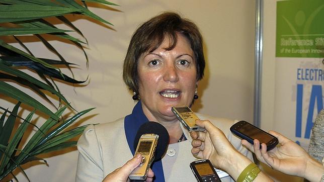 La oposición abandona la comisión en la que se explicaba el ascenso del marido de Mosquera