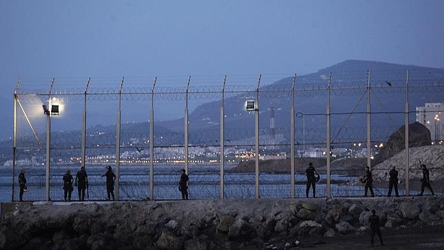 Fnideq, la fatal playa donde aguardan desesperados los inmigrantes