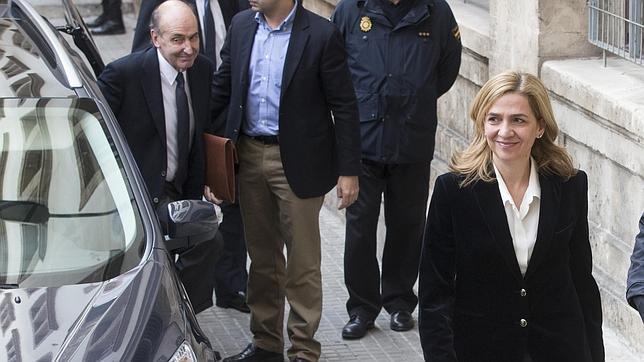 La Infanta concluye su declaración y abandona los Juzgados de Palma más de ocho horas después