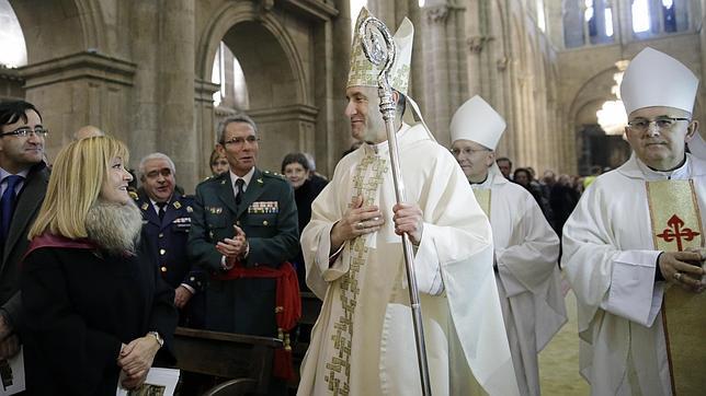El obispo auxiliar de Santiago pide «no olvidar» a los necesitados