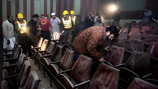Mueren al menos once personas por un atentado en un cine porno de Pakistán