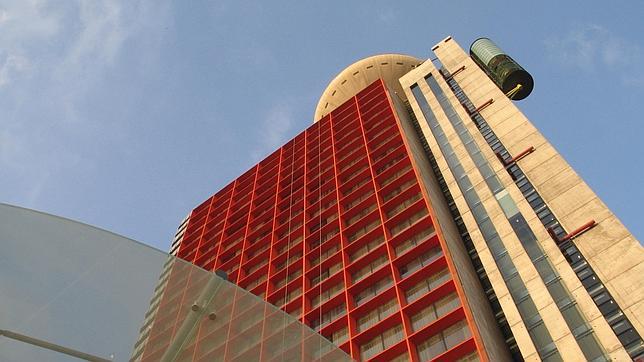 La Gran Vía, donde está situado el Hesperia Tower, no acierta con su urbanismo