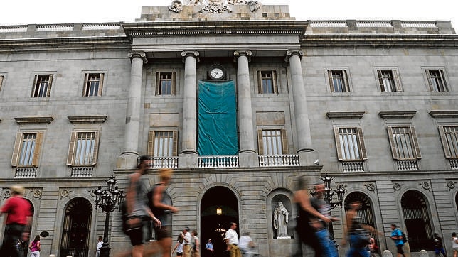 Xavier Trias se gastó 25.426 euros en retirar la placa de la Constitución