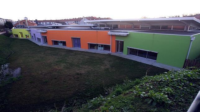 Currículum con anotaciones al margen confirman los enchufes