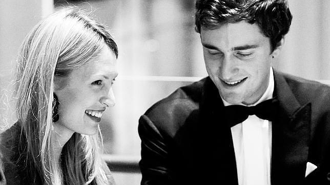 La Casa Real de los Belgas anuncia el compromiso del Príncipe Amadeo con Lili Rosboch