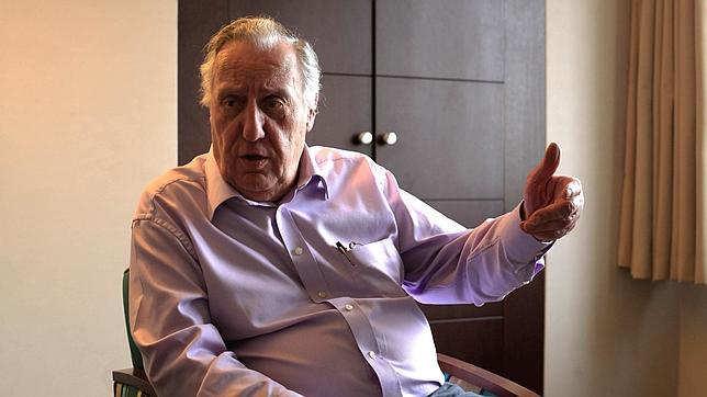Frederick Forsyth: «No pretendo moralizar ni predicar, lo mío es entretenimiento»