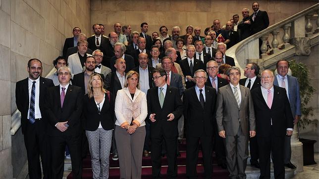 Artur Mas reúne a sus fieles tras el rechazo empresarial y europeo a su separatismo