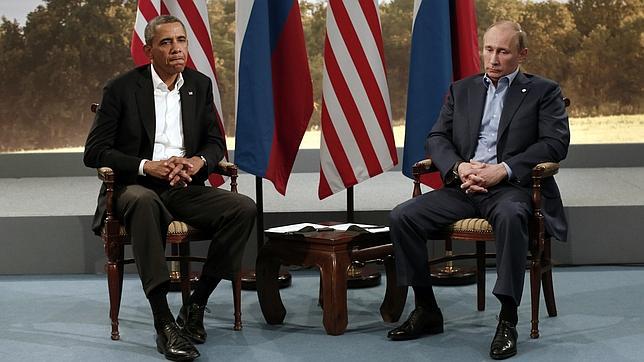 Obama y Putin urgen la estabilización de Ucrania en una «constructiva» conversación telefónica