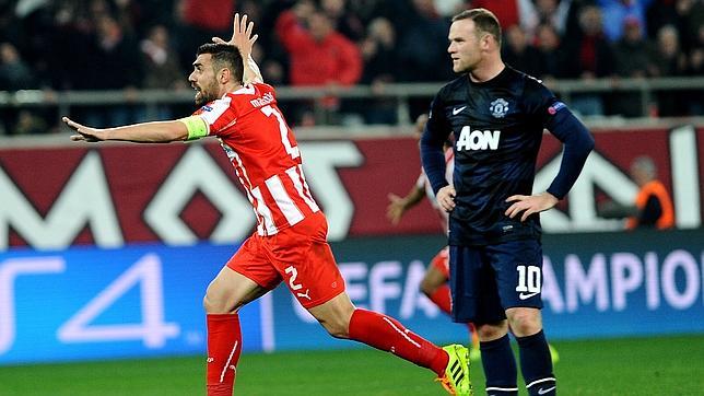 El Olympiakos deja al United al borde de la eliminación