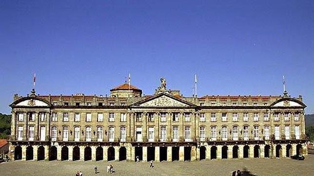 La juez ve delito en el concello de Santiago por el pago de la defensa de un edil