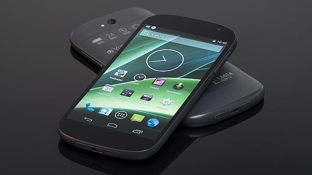MWC 2014: Yotaphone, un móvil ruso con una pantalla que siempre está encendida