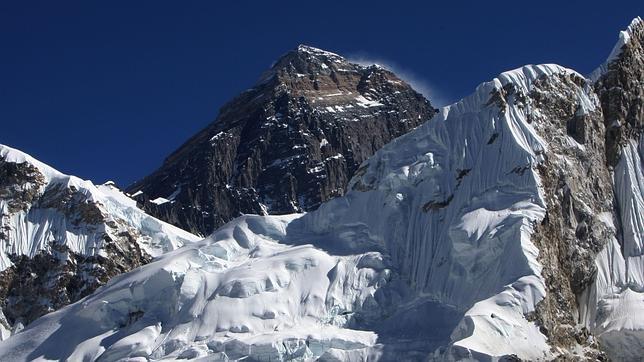 Nepal introduce policías en el campo base del Everest para evitar altercados