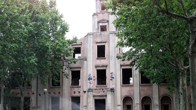 IU propone ahorrar 43 millones ocupando edificios municipales vacíos