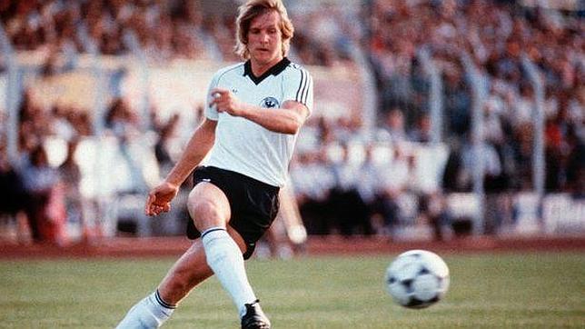 Bernd Schuster, en la Eurocopa de Italia 1980